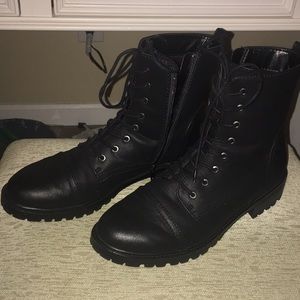Combat boots